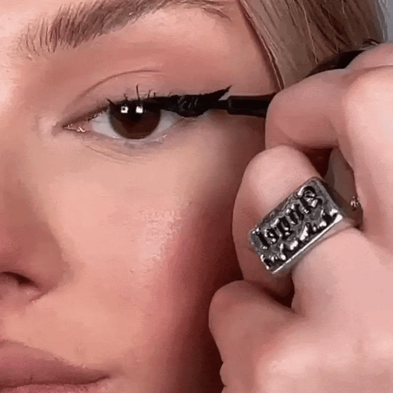 Eyeliner Rezistent la Apă Ultra Negru